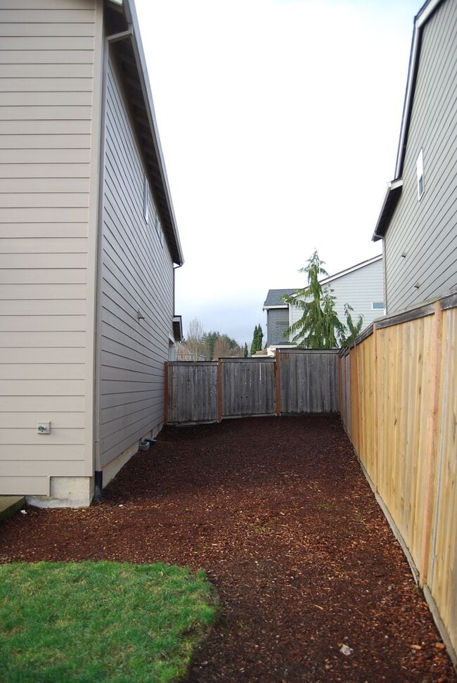 Building Photo - 4 Bedroom 2.5 Bath Home Sherwood OR