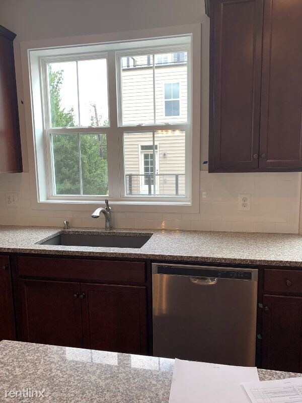 Building Photo - 3 br, 2 bath Townhome - 2363 Wyeth St