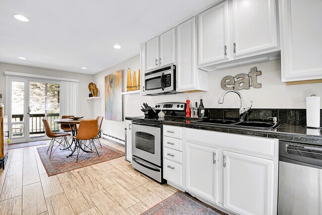Building Photo - 30573 Sun Creek Dr