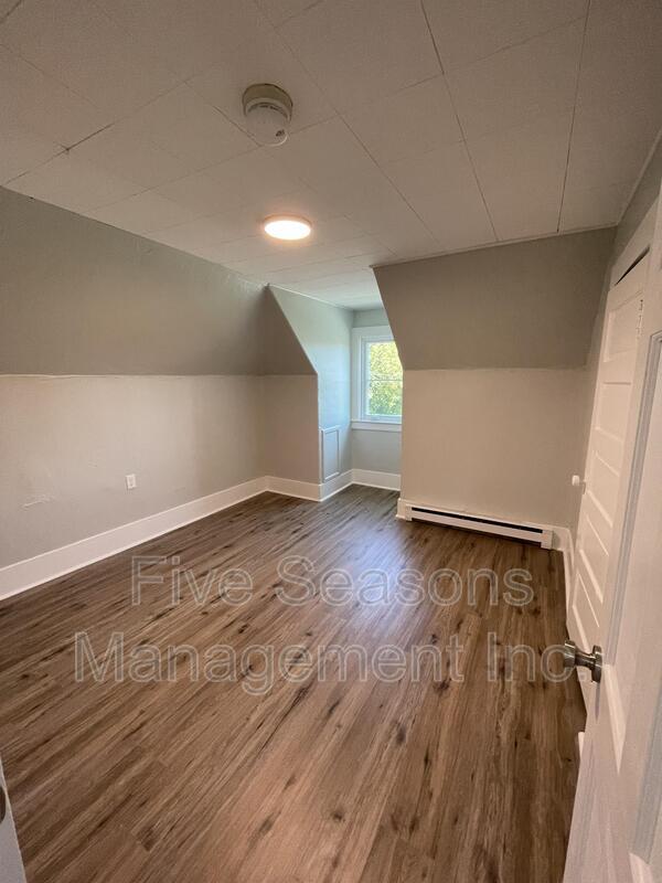 Building Photo - 19 Fletcher Pl