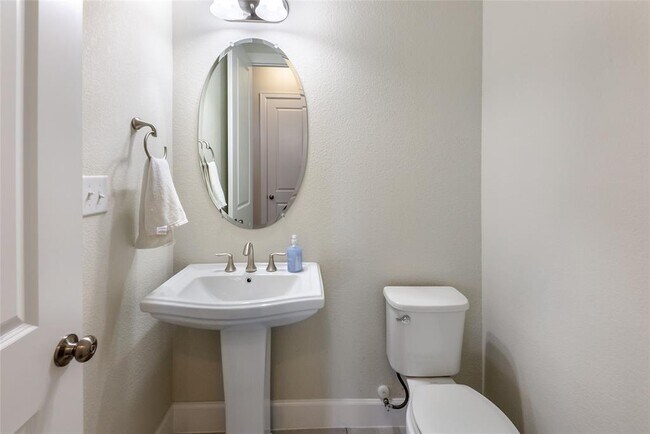 Building Photo - 3043 Hidalgo Loop