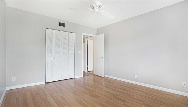 Building Photo - 3111 Oakland Shores Dr