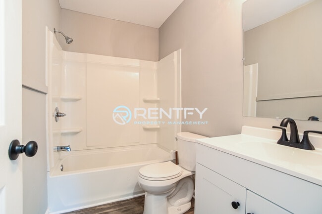 Building Photo - 2731 Bradford St