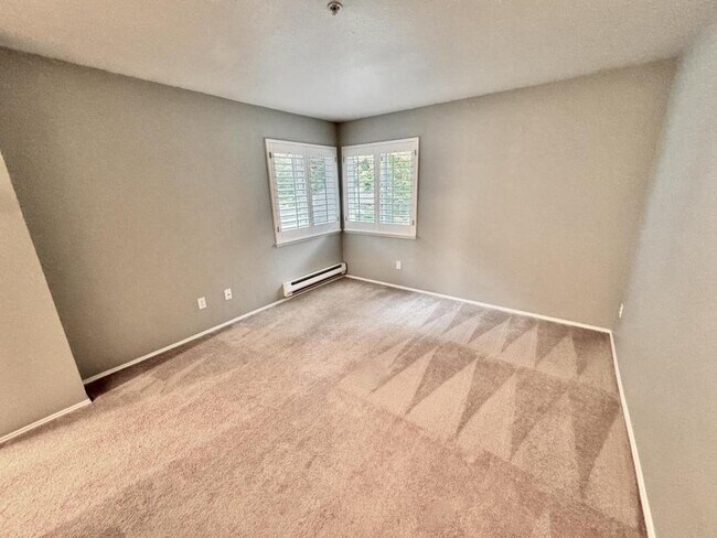 Building Photo - 5000 NW Village Park Dr