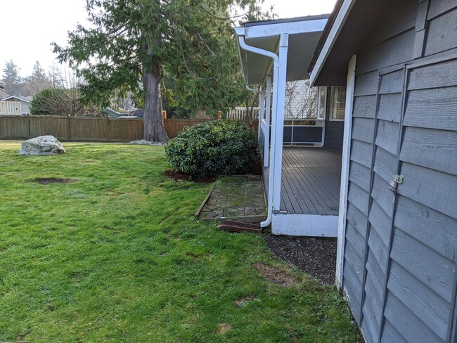 Building Photo - 4703 Cypress Dr