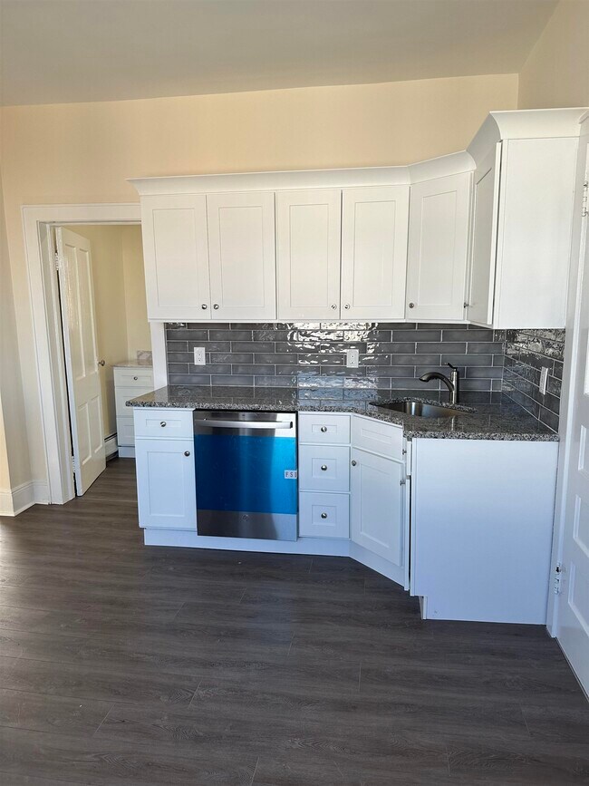 Building Photo - 547 Avenue A