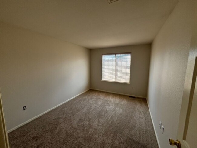 Building Photo - Beautifully Updated 3bd/2.5ba Home in Littleton