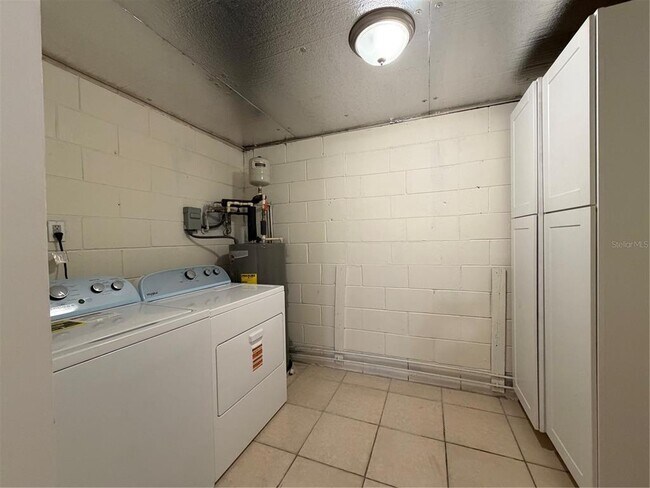 Building Photo - 1740 W Walnut St