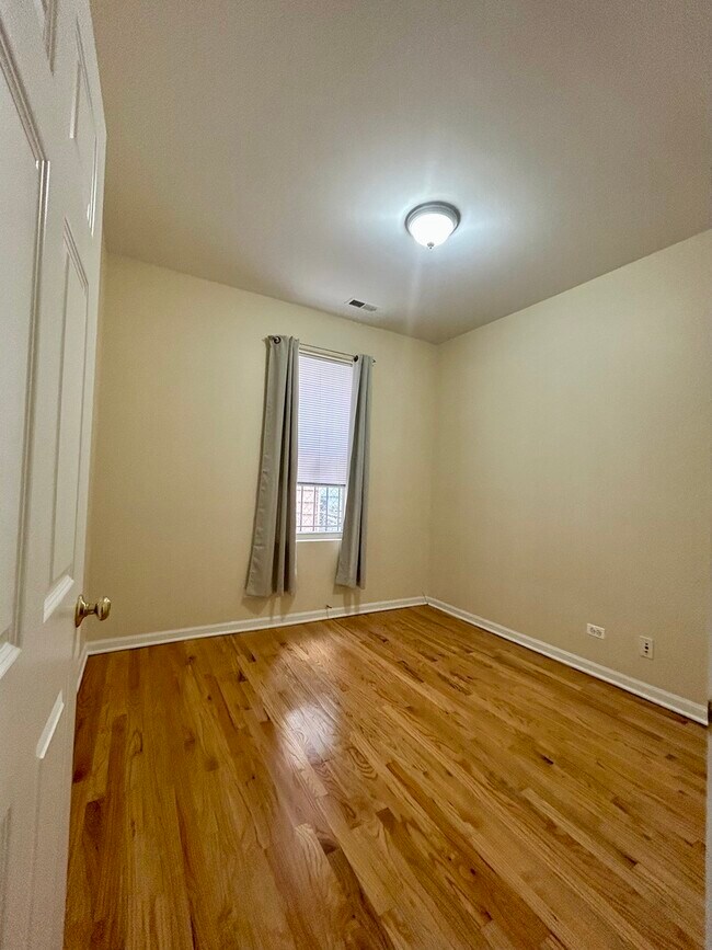 Building Photo - 1509 N Talman Ave
