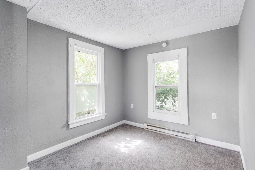 Building Photo - 303 W Lawrence St
