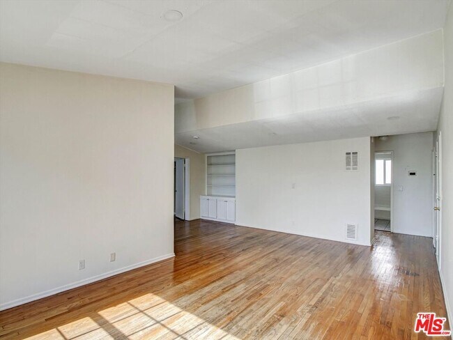 Building Photo - 4841 W 18th St