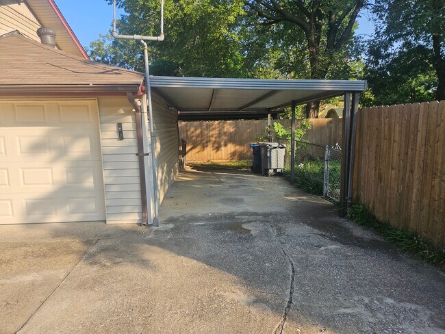 Building Photo - 7721 Mohawk Dr