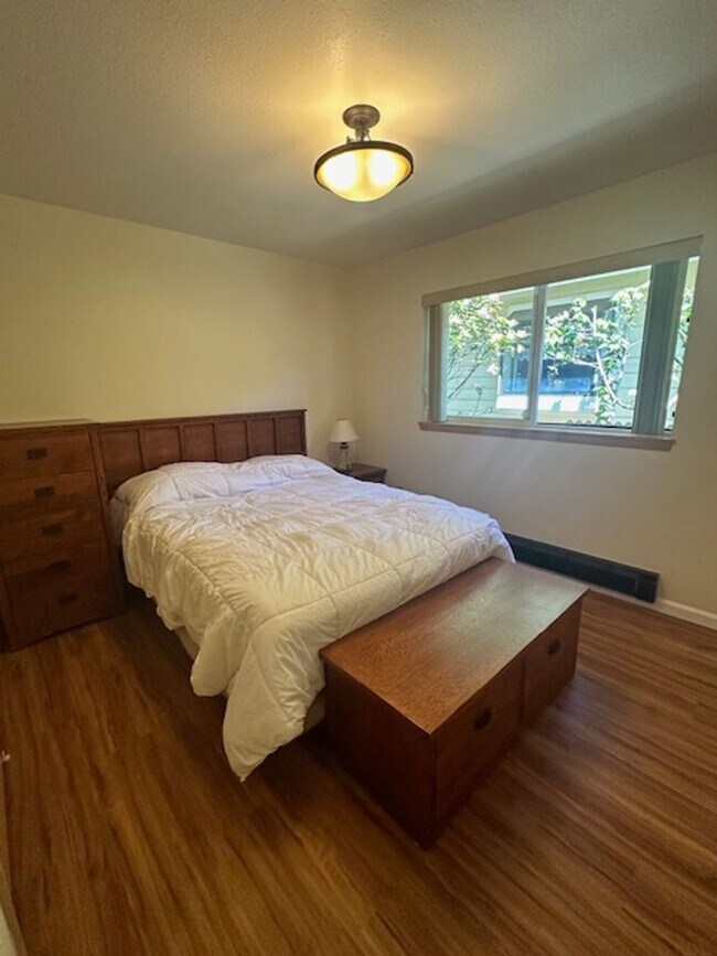 Building Photo - 1476 Glenwood Dr