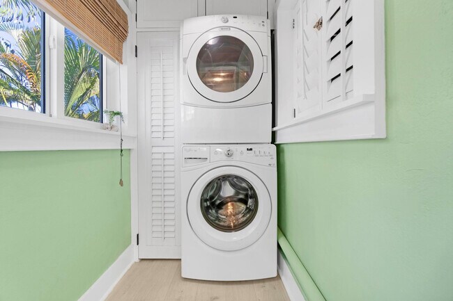 Building Photo - 2755 NE 28th Ave