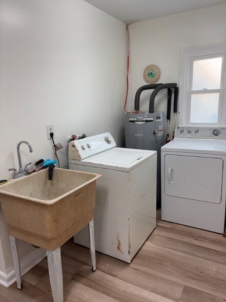 Building Photo - 43859 Bardmore Way