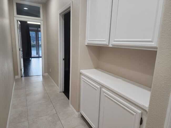 Building Photo - 4 Bedroom Single Level Home in Redhawk wit...