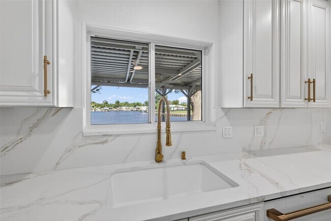 Building Photo - 6497 Cape Hatteras Way NE