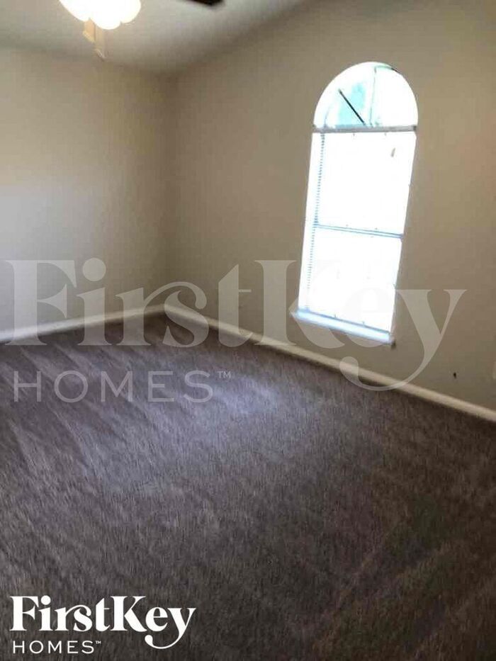 Building Photo - 5641 Clifton Pl