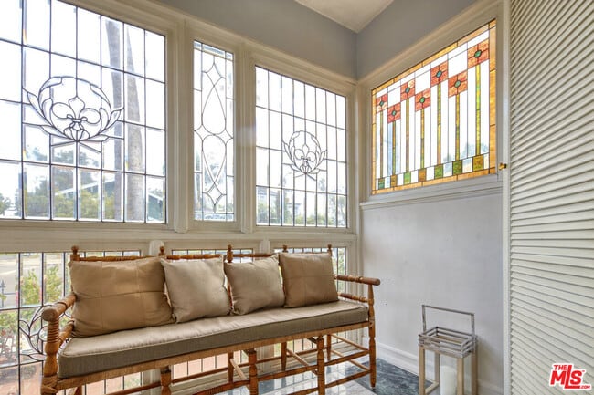 Building Photo - 453 Rialto Ave