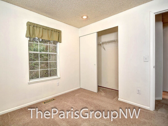 Building Photo - Beautiful 1622sf Kirkland Townhome