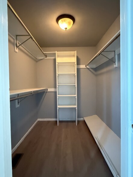 Building Photo - 15135 E Wesley Ave