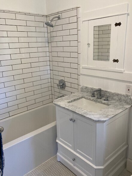 Building Photo - 2429 6th St