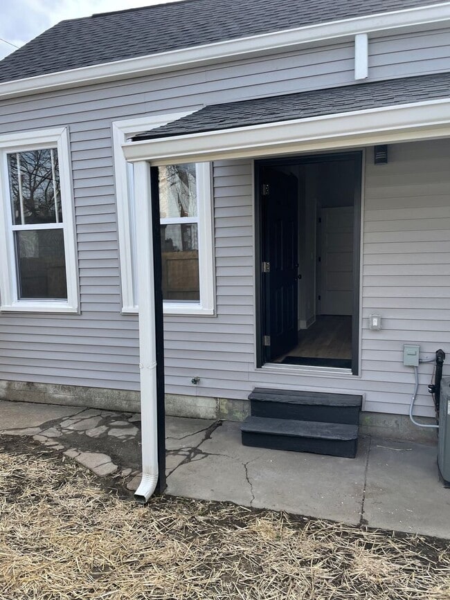 Building Photo - Shelby Park Amazing Newly Renovated 2 Bedroom House