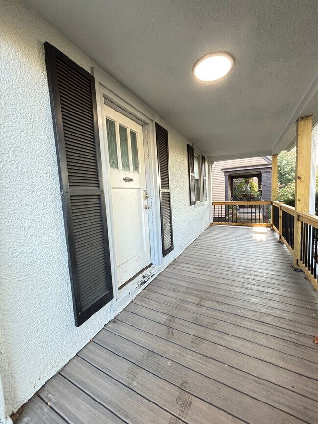 Building Photo - 409 E Washington Ave