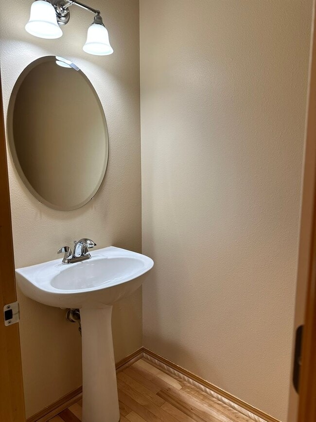 Building Photo - 2Bd/2.5Ba Maple Valley Townhouse