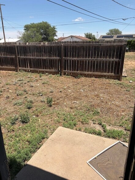 Building Photo - 817 Ute Ave