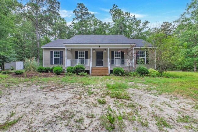 Building Photo - Charming 3-Bedroom Home on Large Acreage L...