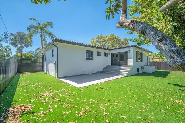 Building Photo - 8011 SW 18th Terrace