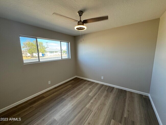 Building Photo - 1705 W Pepper Pl