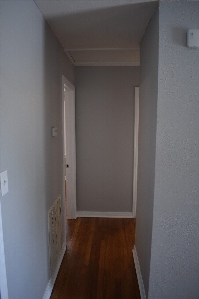 Building Photo - 904 Wisconsin St