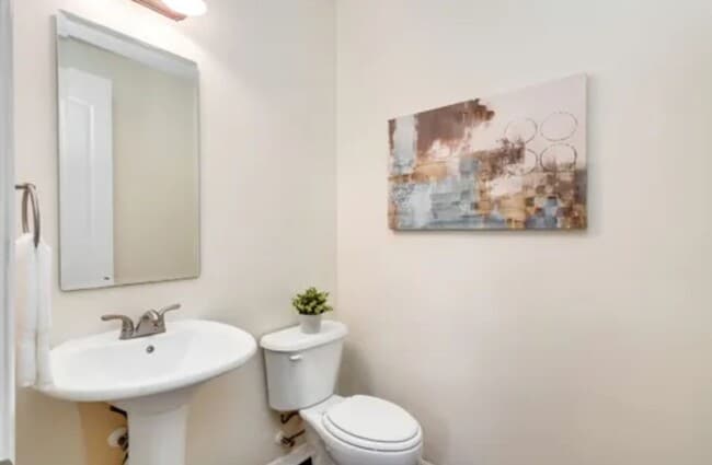 Building Photo - 3/2.5 Mediterranean Style Townhome