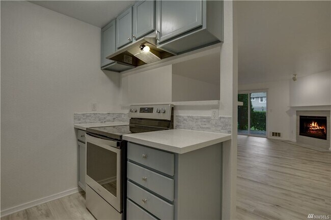 Building Photo - Charming condo at Echo Lake
