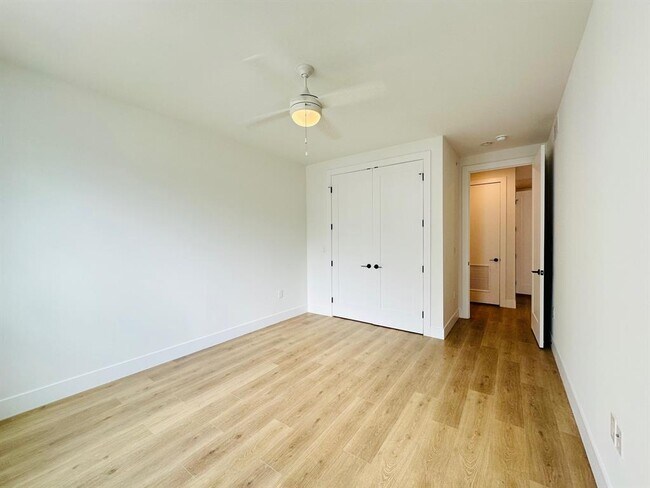 Building Photo - 1701 Simond Ave