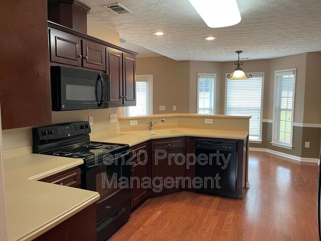 Building Photo - 7974 N Ivy Park Dr