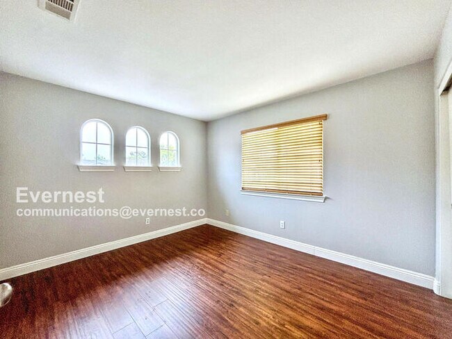 Building Photo - 10435 Whitcomb Way