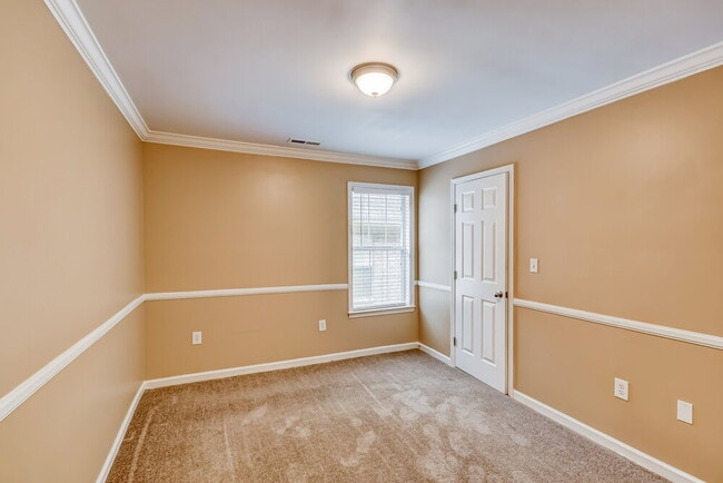 Building Photo - 111 Springdale Dr