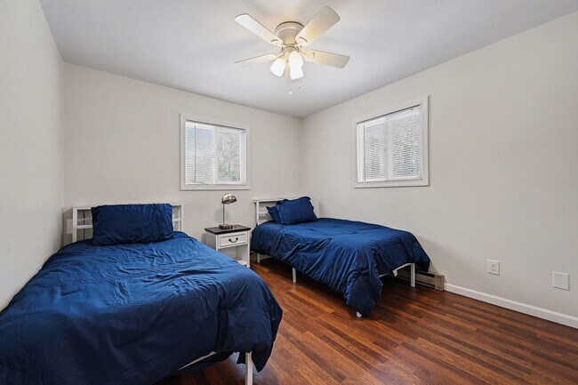 Building Photo - 325 W Delhi Rd