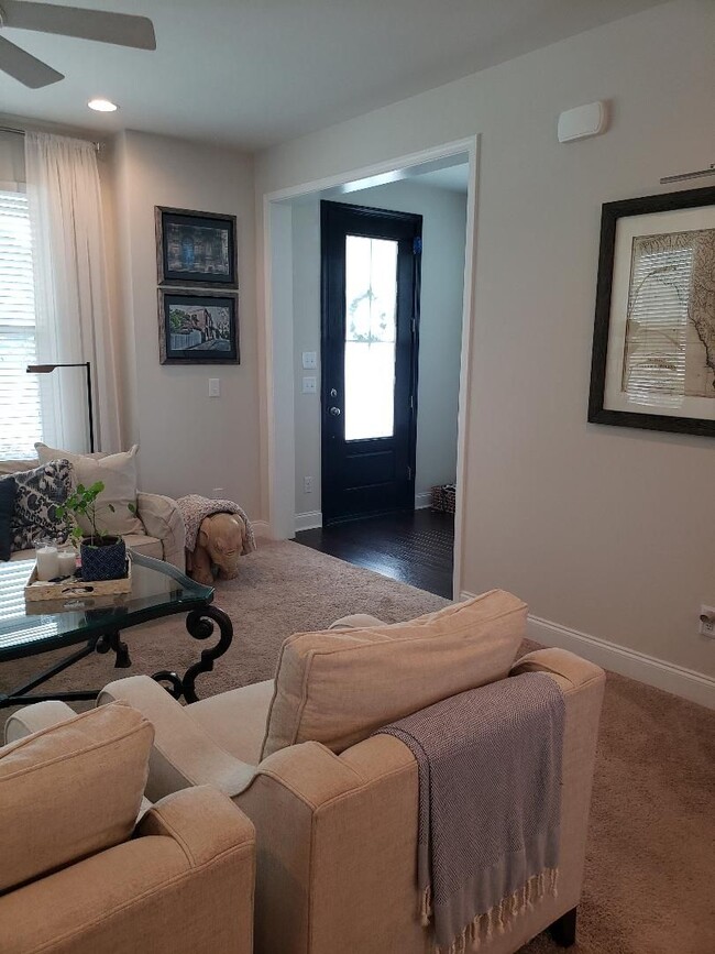 Building Photo - Lakeside Serenity Meets Lowcountry Charm!