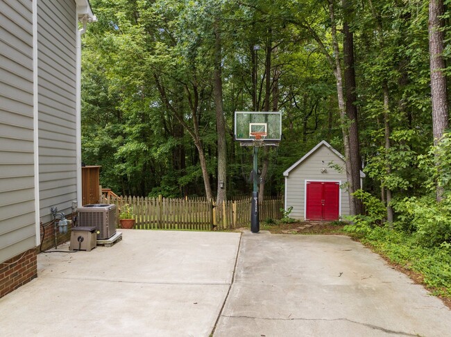 Building Photo - Gorgeous 3 Bedroom Traditional Home Locate...