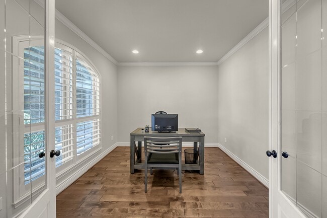 Building Photo - 4047 Steep Woods Dr