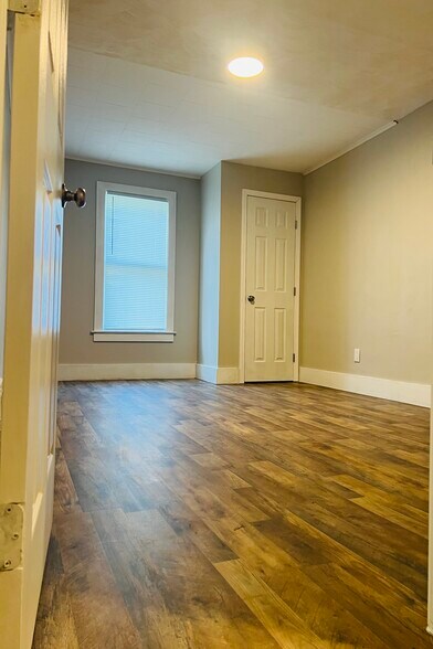 Building Photo - 912 Culverton Rd