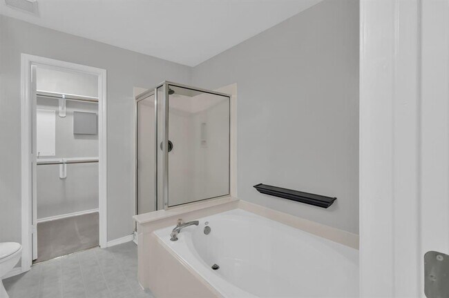 Building Photo - 27 S Villa Oaks Dr