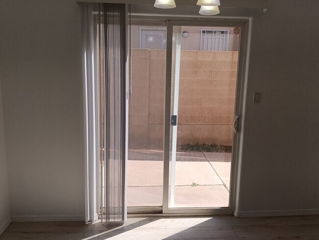 Building Photo - 3 Bedroom, 2.25 Bathroom Home! Schedule a Showing Today!