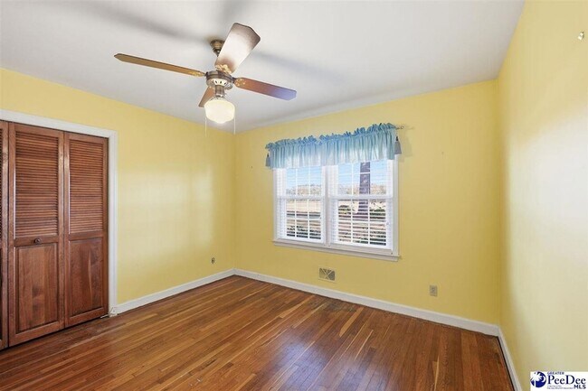 Building Photo - 2218 N Douglas St