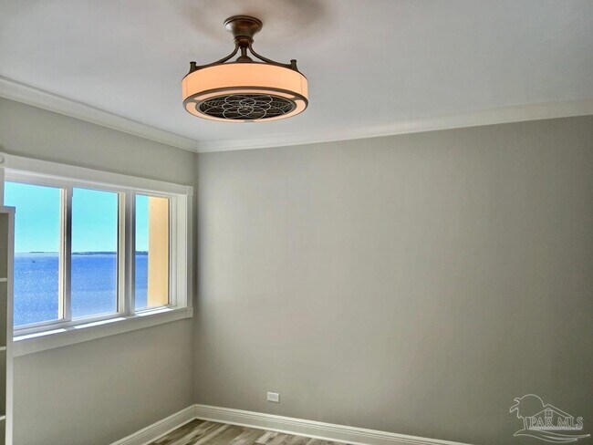 Building Photo - 825 Bayshore Dr