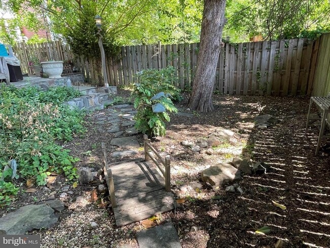 Building Photo - 19 Sunset Dr